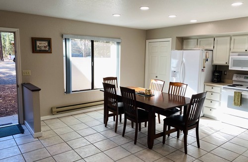 Pinetop Condo | Family Friendly Pines Condo-3b/2b