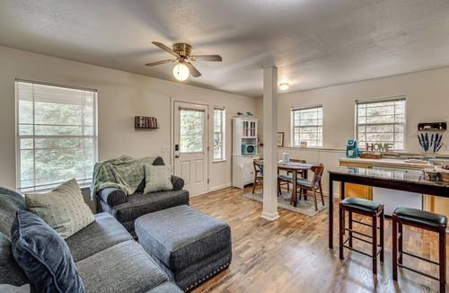 Applegate House | Family-Friendly 'Forest Cabin' w/Hot Tub