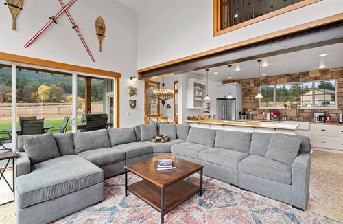 Leavenworth House | Family friendly lodge on the River, dog friendly.