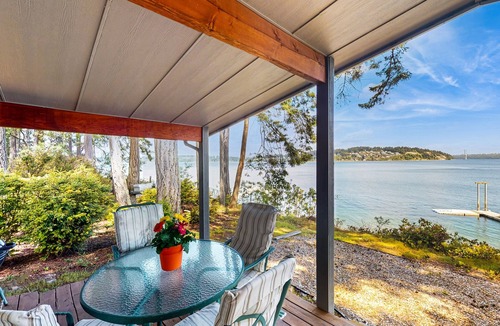 Tillicum House | Family-friendly, soundfront getaway with deck, Wifi, W/D and mountain views