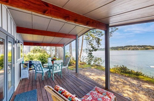 Tillicum House | Family-friendly, soundfront getaway with deck, Wifi, W/D and mountain views
