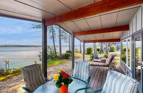Tillicum House | Family-friendly, soundfront getaway with deck, Wifi, W/D and mountain views