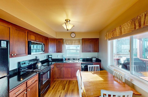 Rockaway Beach Condo | Family Friendly Oceanfront Condo with Free WiiFi Ocean Views and Easy Beach Access