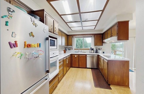 Clinton House | Family-Friendly waterfront retreat with kayaks, fire pit & rec room