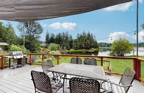 Clinton House | Family-Friendly waterfront retreat with kayaks, fire pit & rec room