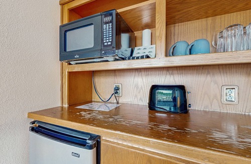 Historic Bayfront House | Family-Friendly Waterfront Studio w/High-Speed WiFi, Marina View, & Kitchenette