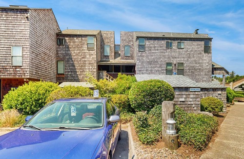 Historic Bayfront House | Family-Friendly Waterfront Studio w/High-Speed WiFi, Marina View, & Kitchenette