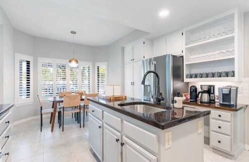 Felicita House | Family Getaway: Game Room/MiniGolf/Pool/HotTub!