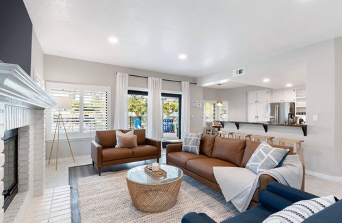 Felicita House | Family Getaway: Game Room/MiniGolf/Pool/HotTub!