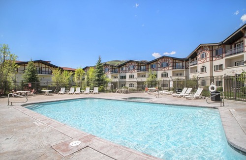 Zermatt Villa | Family getaway~Pool, Tubing, Skiing, & Ice Castles Villa 1022-1