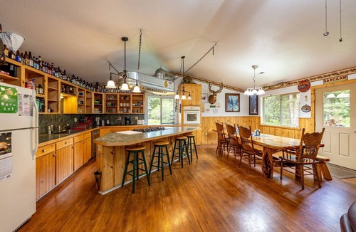 Joseph House | Family Lodge Retreat Steps from Wallowa Lake