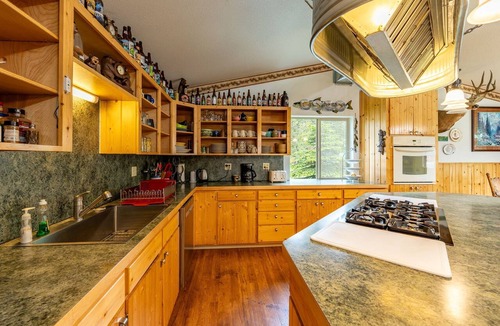 Joseph House | Family Lodge Retreat Steps from Wallowa Lake