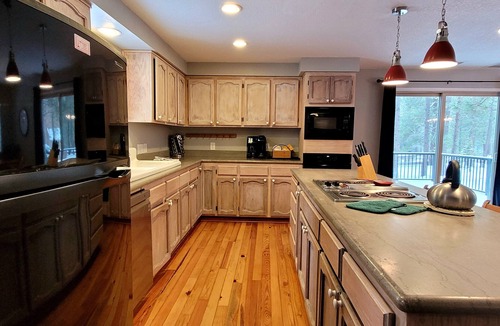 Overlook Park House | Family Oasis with Access to Exclusive Golf