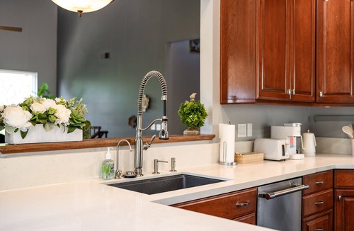 Pomona Villa | Family Retreat ，Bocce Ball, BBQ, Game Room & Decks