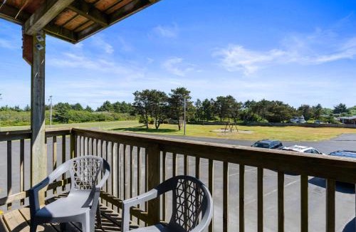 Ocean Shores House | Family Suite for 6 - Fireplace and Kitchen - Pool and Hot Tub
