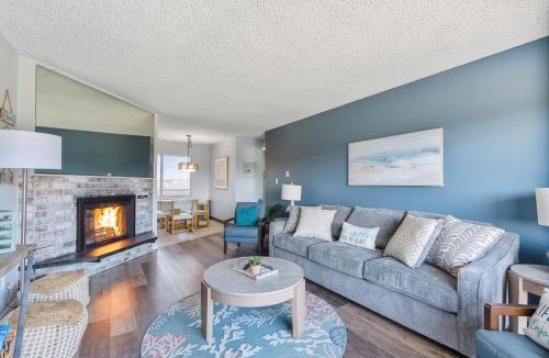 Ocean Shores House | Family Suite for 6 - Fireplace and Kitchen - Pool and Hot Tub