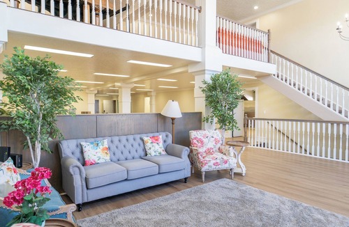 Loa House | Fantastic location for large groups or family reunion stays!