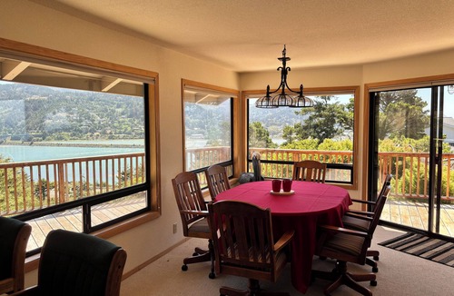 Gold Beach House | Fantastic River & Ocean Views! Family Friendly Home, Sleeps 8