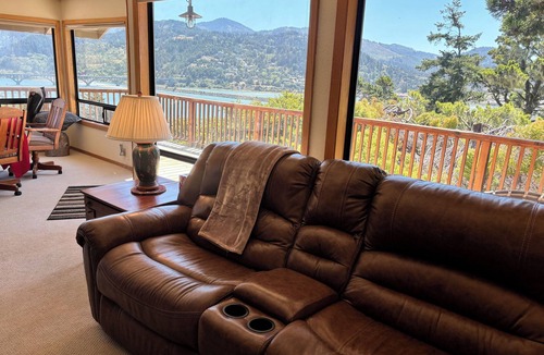 Gold Beach House | Fantastic River & Ocean Views! Family Friendly Home, Sleeps 8