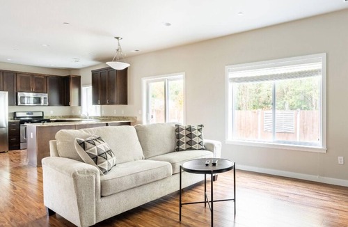 Holly House | Fantastic South Everett 4 bedroom, 2.5 bath home