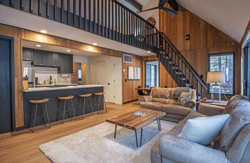 Overlook Park House | Fantastic Updated Home, SHARC Passes, King Suite