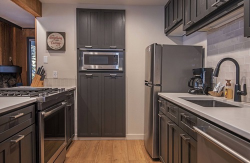 Overlook Park House | Fantastic Updated Home, SHARC Passes, King Suite