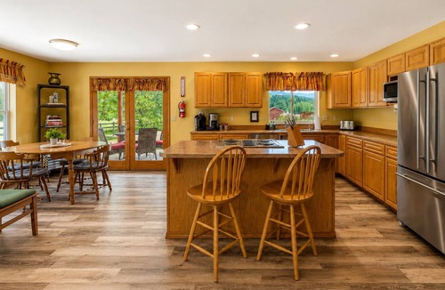 Leavenworth House | Farmhouse In Plain 2 Bedroom Home by NW Comfy Cabins by RedAwning