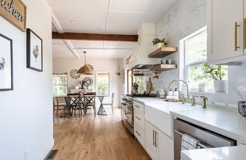 Hillsboro House | Farmhouse on wine scenic route, alpacas and hot tub. Pet friendly.