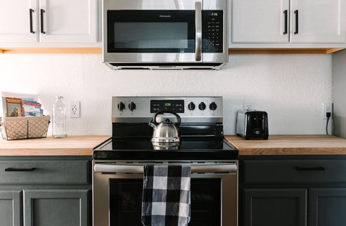 Kennewick House | Farmhouse Style Guesthouse in Kennewick