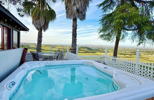 Paso Robles House | FarmStay HillTop wine country views 6BR/4BA