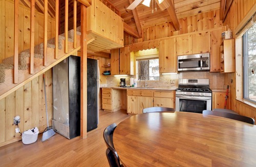 Patton Cabin | Fawnskin Pines Relaxing Mountain Cottage