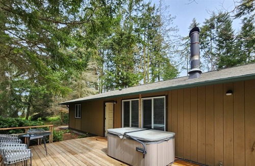 Mains Farm House | Fern Gully: Cozy cottage, Hot tub, Wood stove
