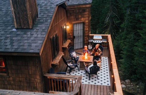 Kingswood Estates Cabin | Fire Pit, Poker Room, 5 min to beach, Dogs welcome