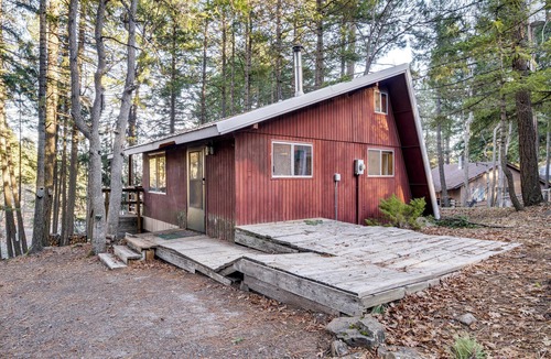 Wasco County Cabin | Fire Pit & Water Views! Woodsy Tygh Valley Retreat