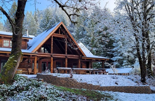 Roseburg Cabin | Firewater Lodge Cabin Experience