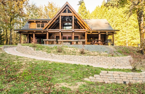 Roseburg Cabin | Firewater Lodge Cabin Experience