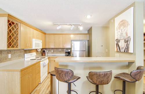 Big Sky Apartment | First-floor Big Sky Condo With Hot Tub!