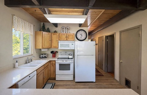 Leavenworth Cabin | Fish Lake | Dock | Hot tub | Dogs | View | Game Rm