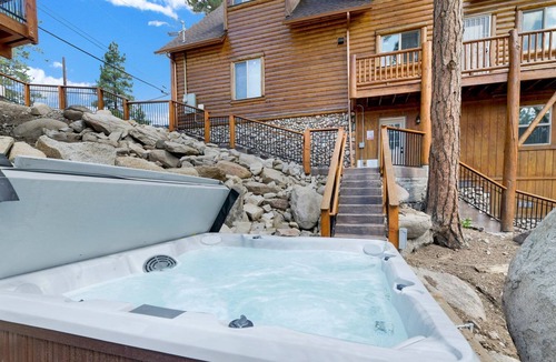 Big Bear Ski Chalet | Five Bears Cabin by Big Bear Vacations | Hot Tub | Games | Walk To Snow Play