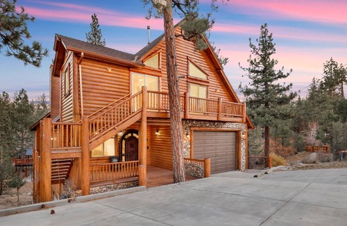 Big Bear Ski Chalet | Five Bears Cabin by Big Bear Vacations | Hot Tub | Games | Walk To Snow Play
