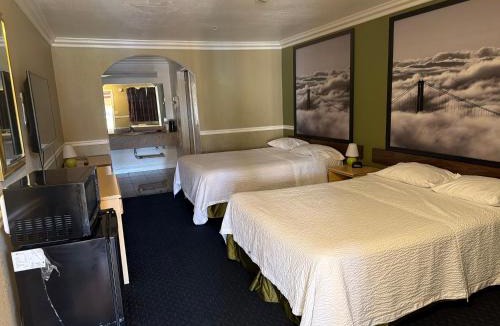 Hayward Hotel | Foothills Inn