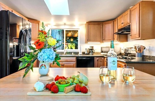 Forest Hills House | Forest Magic! Walk to the Russian River! Pups OK! Yard-Starry Nights