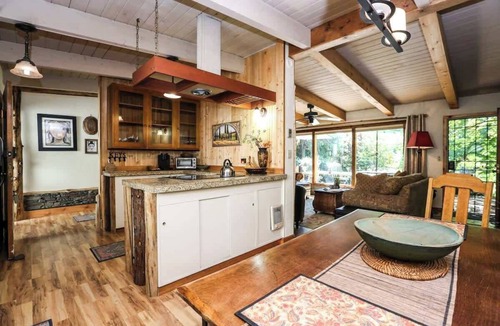 Springfield House | Forest Retreat 3BR Near UO, Autzen & River