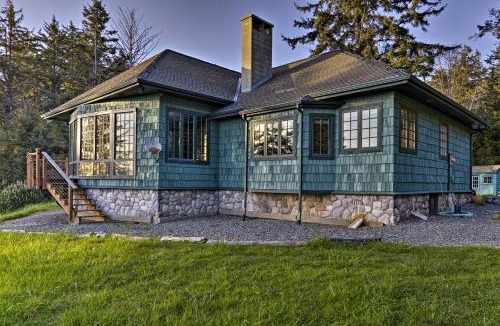 Port Orford House | Forested Gold Beach House w/Panoramic Ocean Views