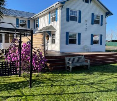 Sweet Home Hotel | Foster Lake Inn