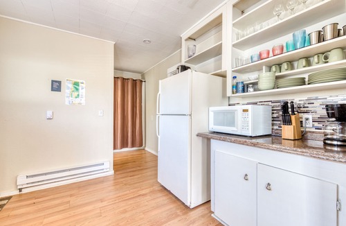 Rockaway Beach Cabin | Four Dog-Friendly Rentals Near Beach Access - Ideal for Multi-Families