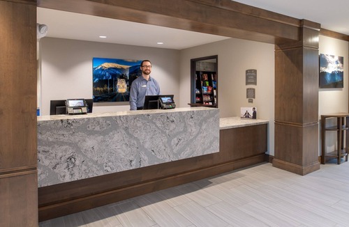 Hillsboro Condo | Free Breakfast. Pool. Gym. Close to Rock Creek Country Club!