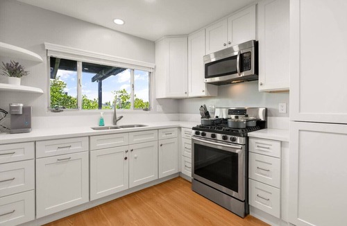 North Long Beach Apartment | Free Garage Parking 30 Min to Disneyland