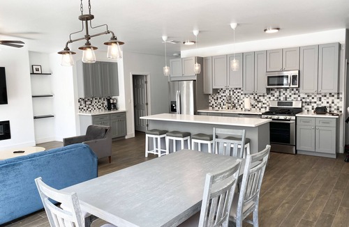 Paradise House | Fresh 4 bedroom pool jacuzzi close to the Strip