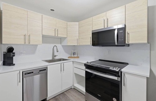 Amazon Condo | Fresh Remodel Near UO & Hayward Field